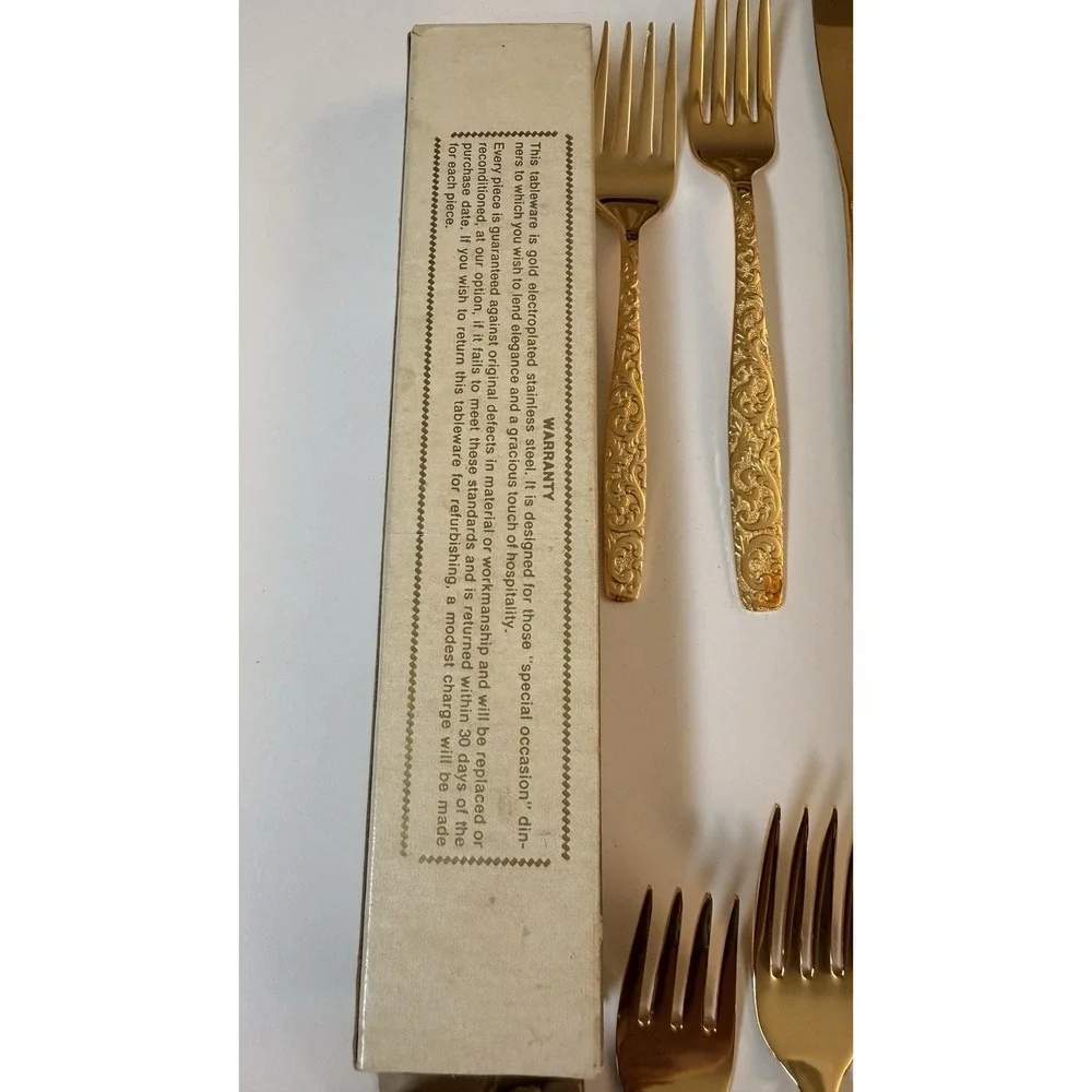 Vintage International Silver Golden Scroll Gold Flatware 8 Pc Set W Boxes‎